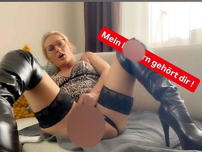 Mein enges ars** gehört DIR!!! fi** mich tief in den ars** !