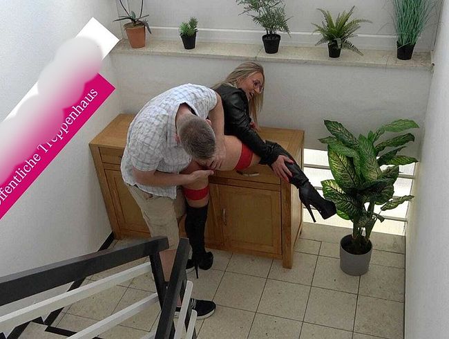 Studentin-Aneta's Porno Video: CUMBACK!!!Big Dick fi** Lederschlampe !!!! Öffentliche Treppenhaus gefi**t!!