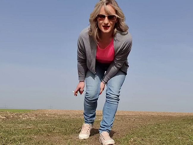 Studentin-Aneta's Porno Video: Outdoor pi** Season eröffnet !!!! Lieg dich drunter !!!