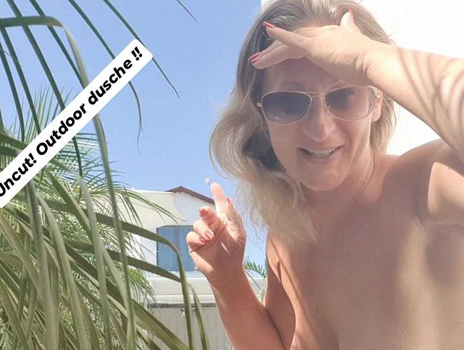 Studentin-Aneta's Porno Video: UNCUT!!! OutDoor Dusche... So geil macht mich die Sonne!